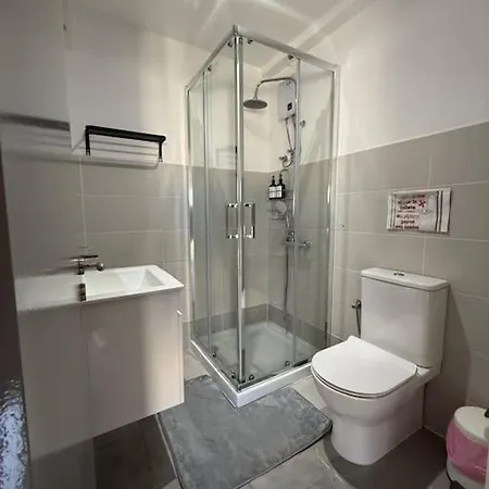 Floor In With View! Apartment *