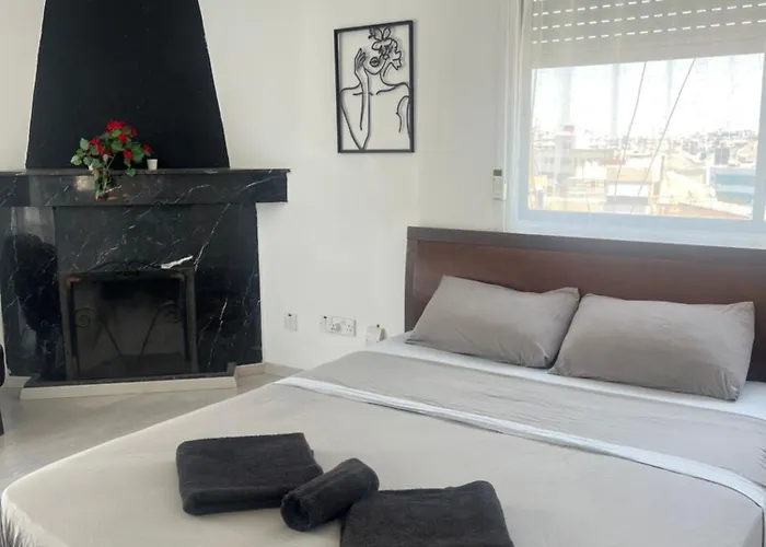 Floor In With View! 尼科西亚