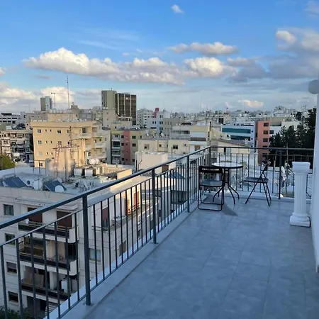 아파트 Floor In With View!